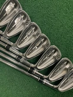 Wilson Staff FG Tour 4-PW // Stiff